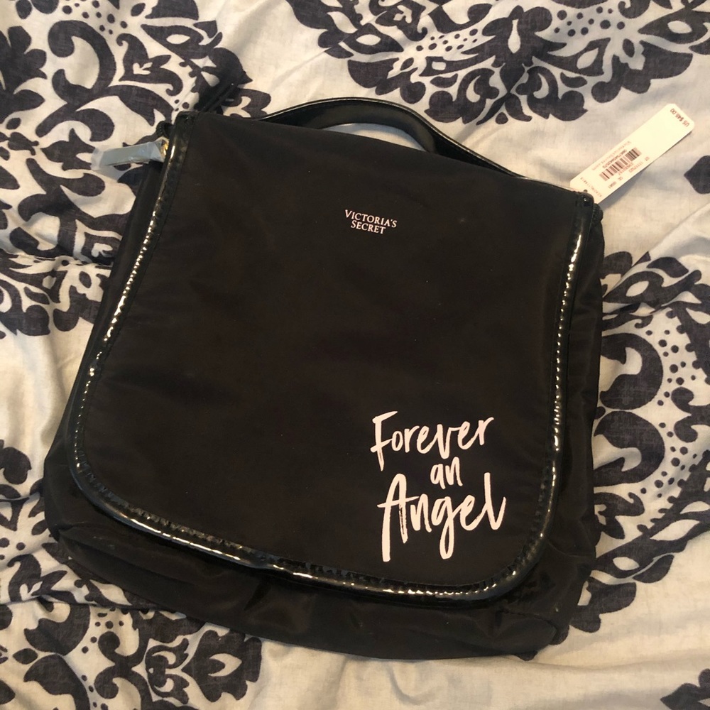 VS travel train case